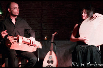 El dúo Milo Ke Mandarini acerca la música mediterránea a la Sierra de Gata