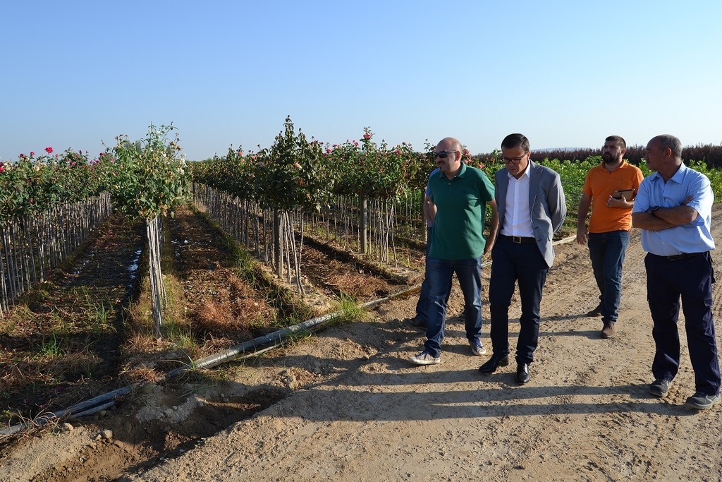 El presidente de la Diputación de Badajoz visita las instalaciones del vivero provincial en Don Benito