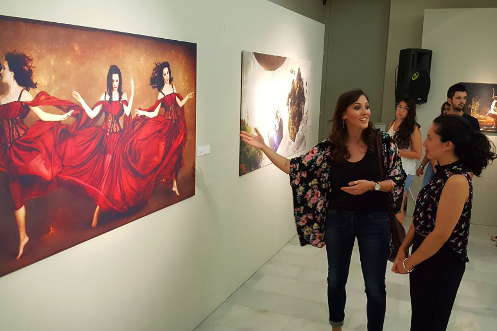 Desirée Delgado expone sus fotografías en la sala “Vaquero Poblador” de la Diputación de Badajoz