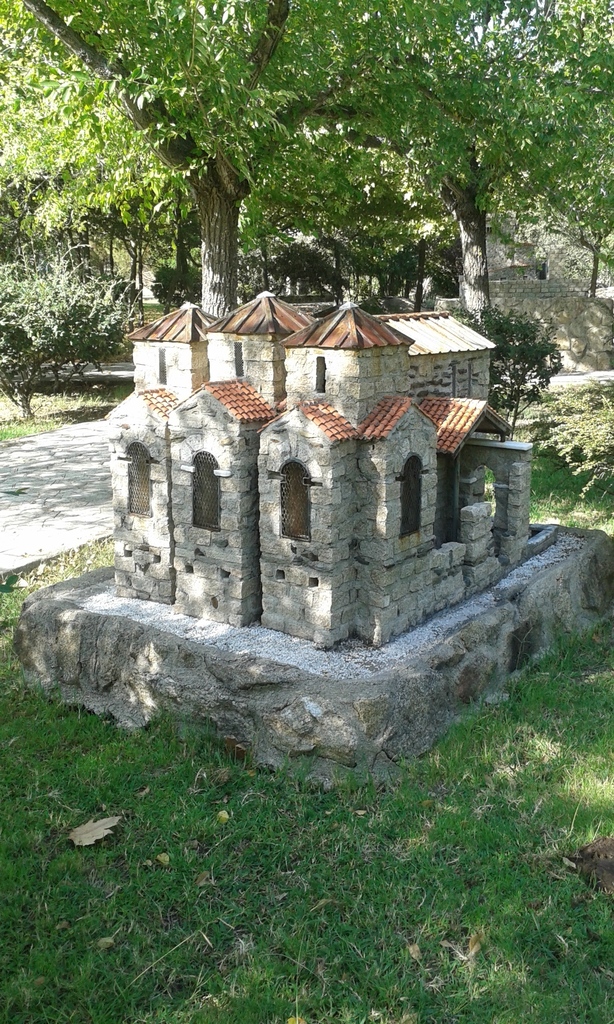 Basílica Santa Lucía del Trampal (Alcuéscar) - Parque Temático