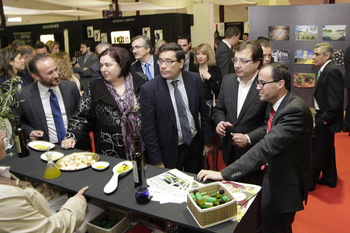 La Diputación continúa promocionando el turismo de la provincia en el 16º Salón del Vino y la Aceituna de Extremadura, IBEROVINAC