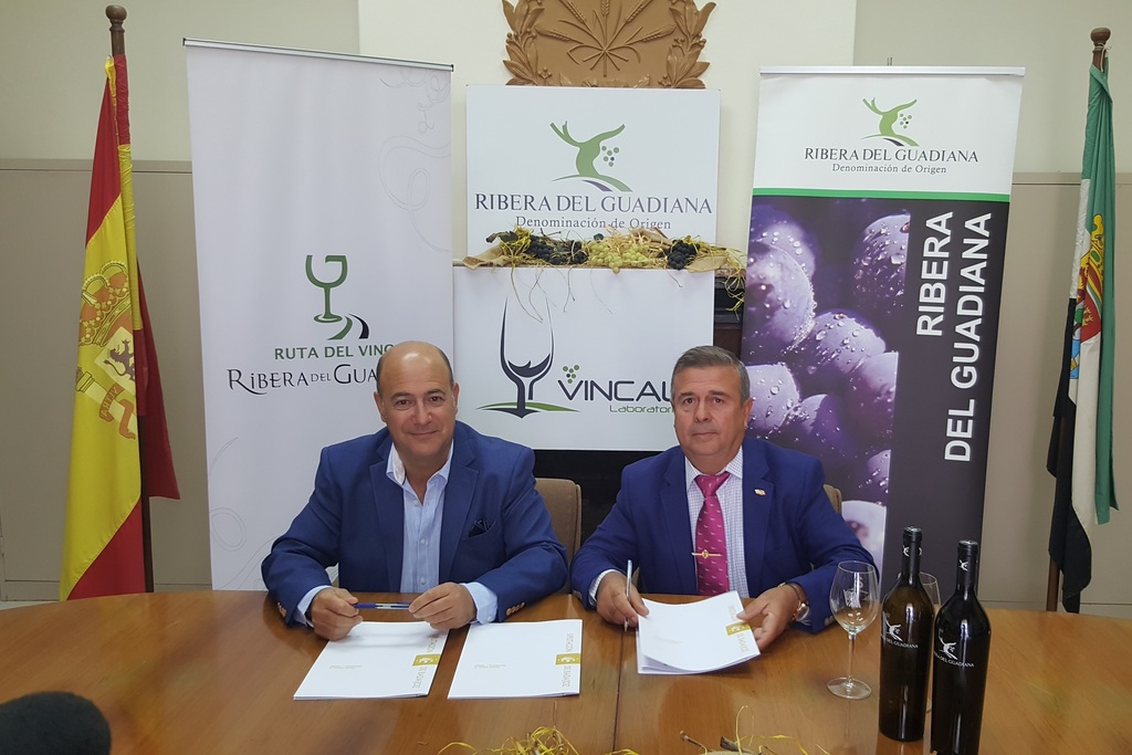 La Diputación de Badajoz apoyará la promoción de los vinos de Denominación de Origen Ribera del Guadiana