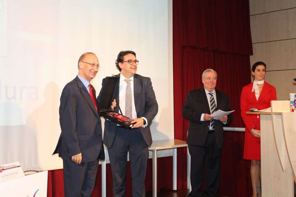 Extremadura recibe de la revista New Medical Economics el premio a la sanidad más innovadora