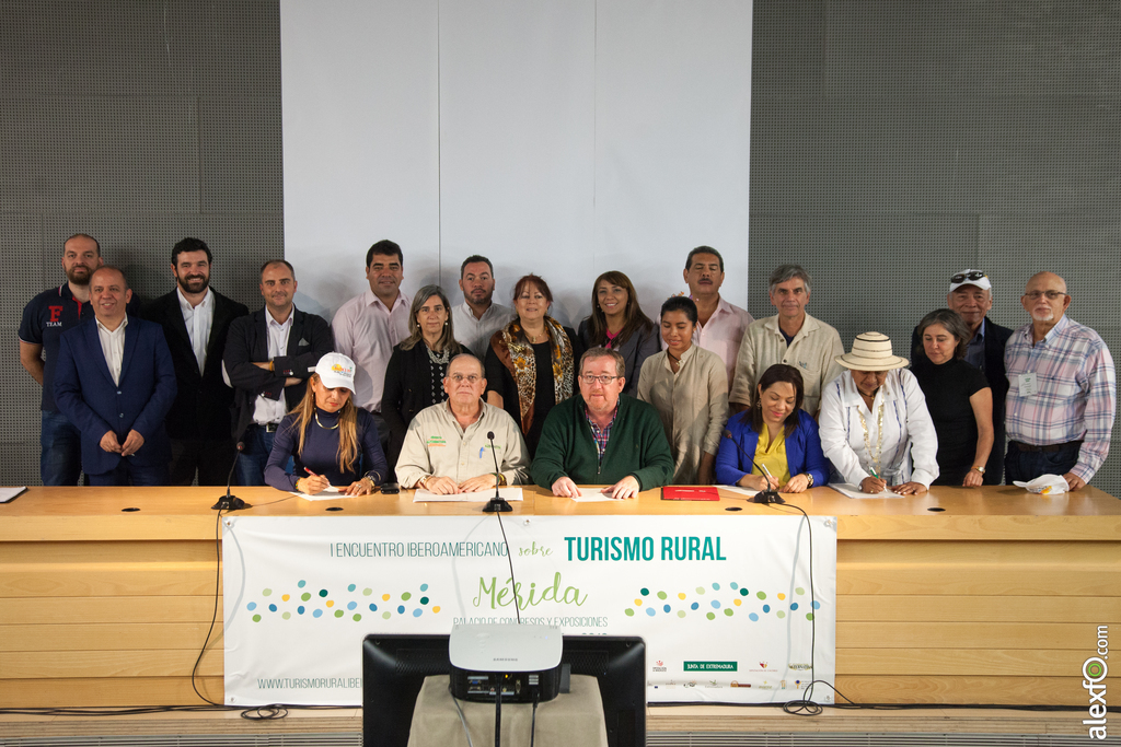 Instituciones, Asociaciones y empresas de Portugal, España y Latinoamérica firman la 'Declaración de Mérida Turismo Rural Iberoamericano'