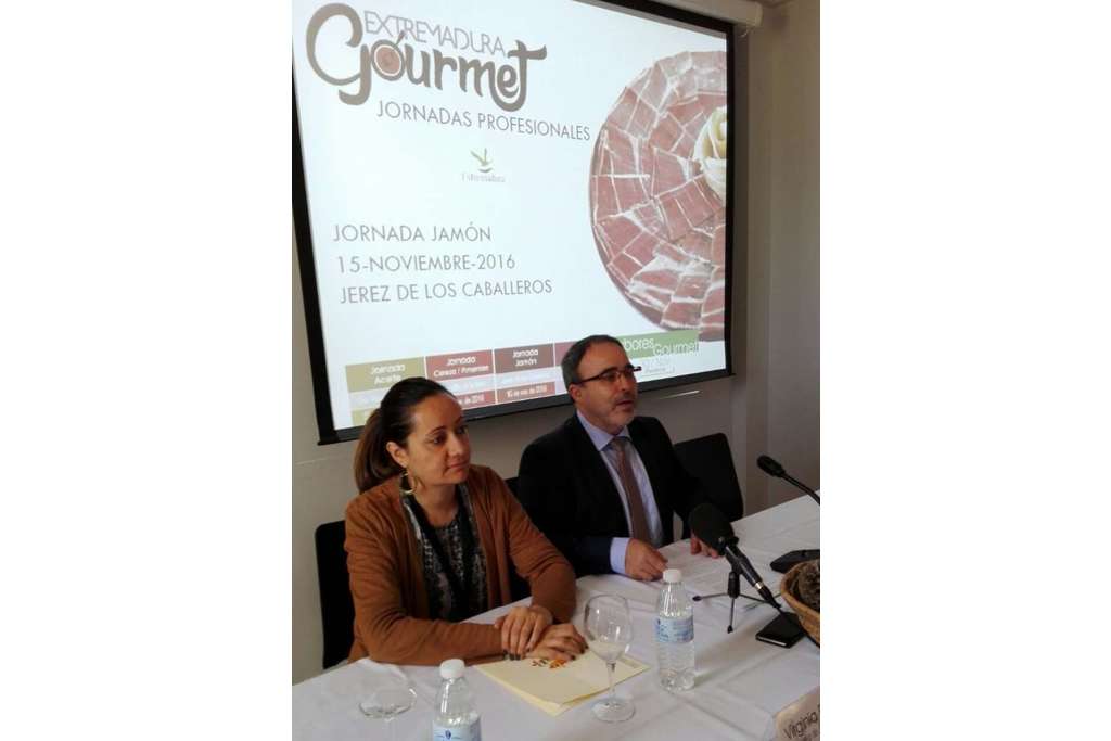 El jamón protagoniza la tercera de las cinco jornadas profesionales del programa ‘Extremadura Gourmet’ en Jerez de los Caballeros
