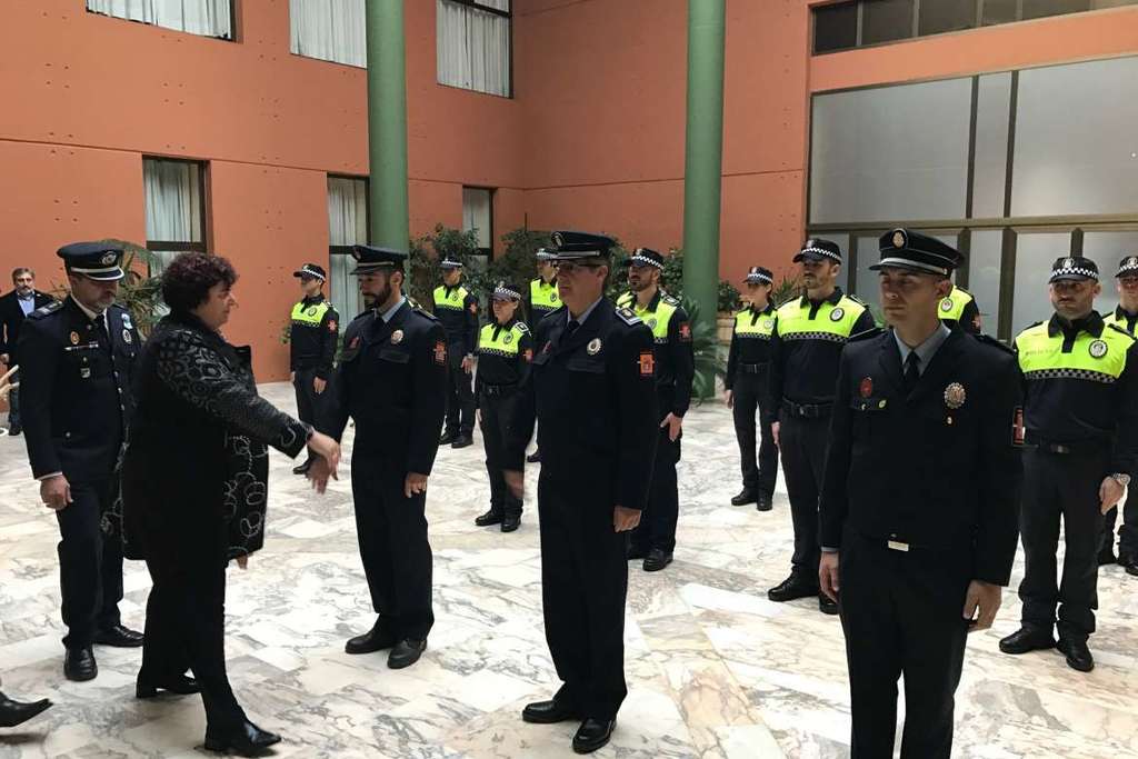 Begoña García resalta la importancia de la Policía Local en la entrega de nuevos despachos