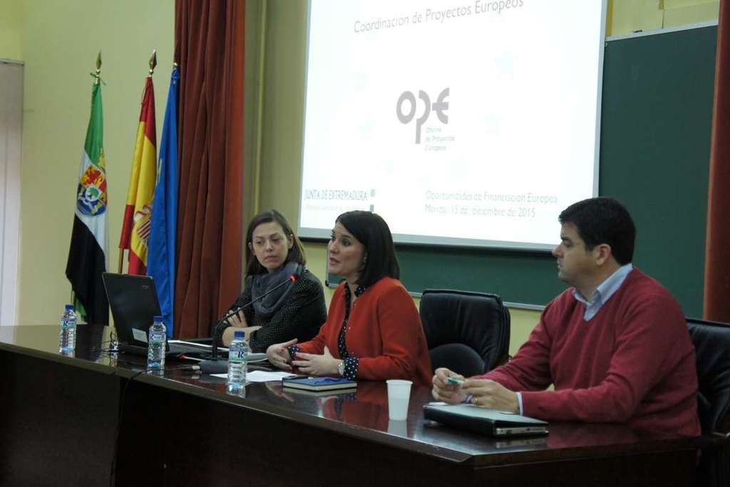 La Junta de Extremadura organiza talleres para mostrar las oportunidades de financiación de los Fondos Europeos