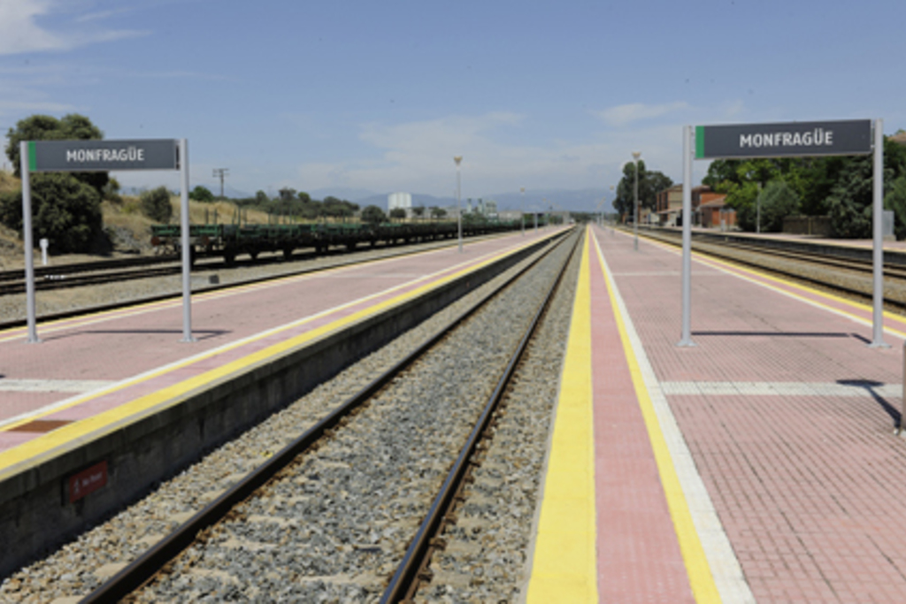 Adif adjudica el recrecido del andén principal de la estación de Monfragüe, en Cáceres