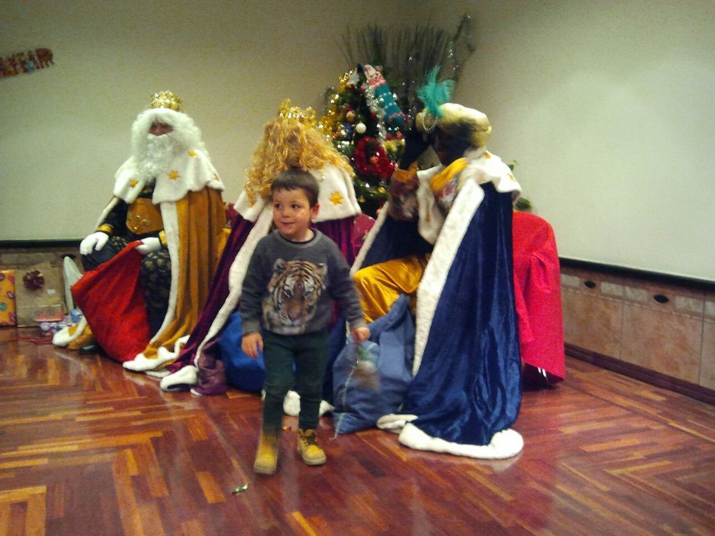 !!!!! 5 de Enero, llegan los Reyes magos al Centro Extremeño de Mondragón!!!! 11