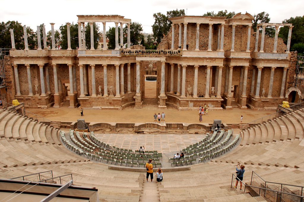 El Consorcio reanuda con normalidad las obras de restauración del frente escénico del Teatro Romano de Mérida