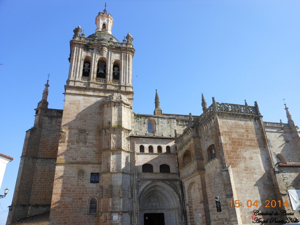 Fotos  de Coria  (Cáceres) tomadas por un socio del Centro Extremeño de Mondragón Ahí está esplendida la Catedral
