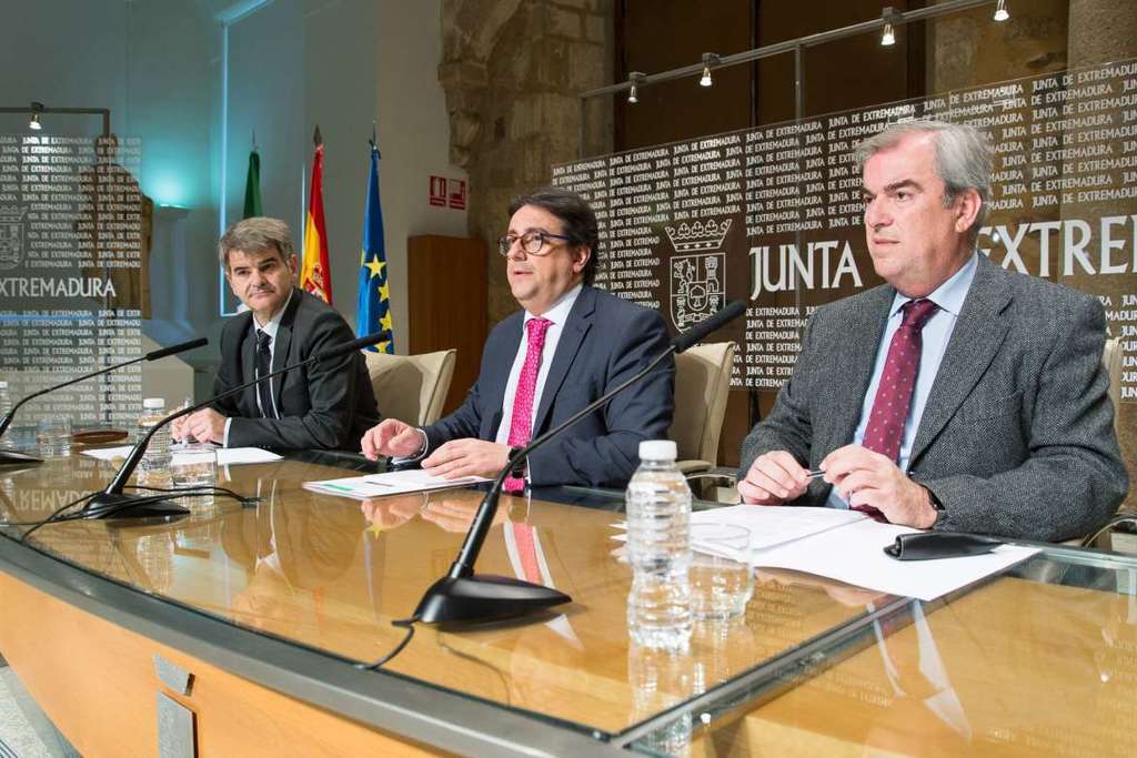 Las listas de espera en Extremadura se redujeron un 18 por ciento en 2016