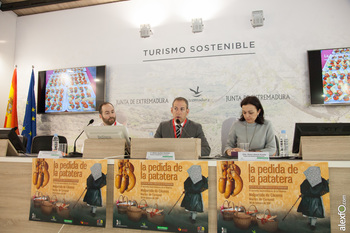 El Ayuntamiento de Malpartida de Cáceres presenta su 28 edición de la “La Pedida de la Patatera” como producto turístico en FITUR 2017