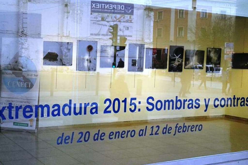 La exposición "FotoExtremadura. Sombras y Contraluz" del CEXECI se muestra en la Casa de Cultura de Don Benito