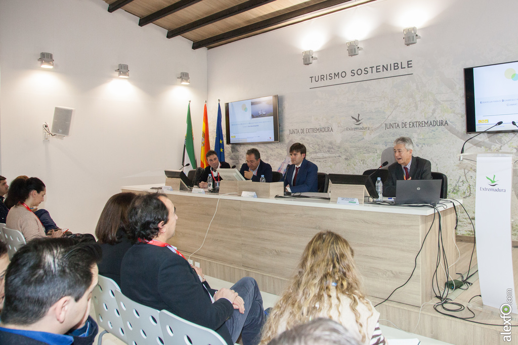 La Diputación de Cáceres y Tagus presentan en Fitur 2017 un estudio sobre las potencialidades turísticas y naúticas del embalse de Alcántara