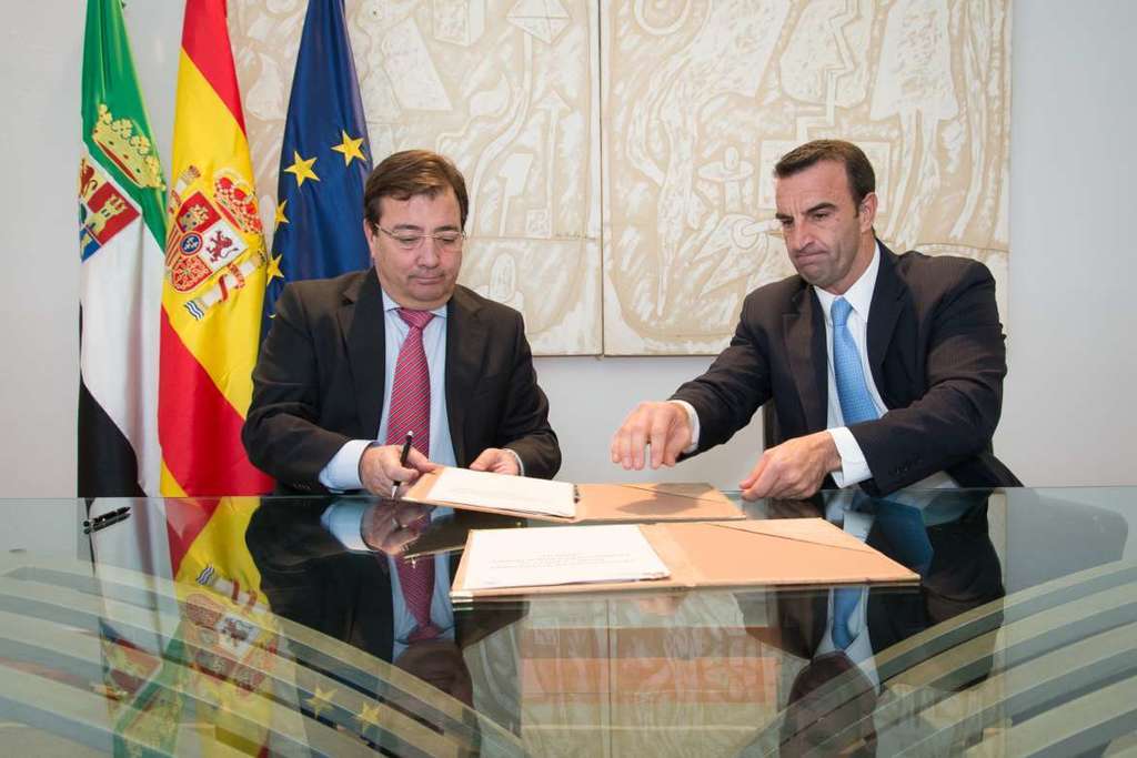 Extremadura y Philip Morris Spain firman un acuerdo para el desarrollo tecnológico e innovación en el sector del tabaco