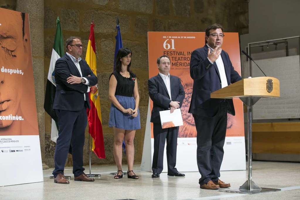 El presidente de la Junta de Extremadura anuncia el destino de 100.000 euros procedentes del superávit del Festival de Mérida a grupos de teatro extremeños