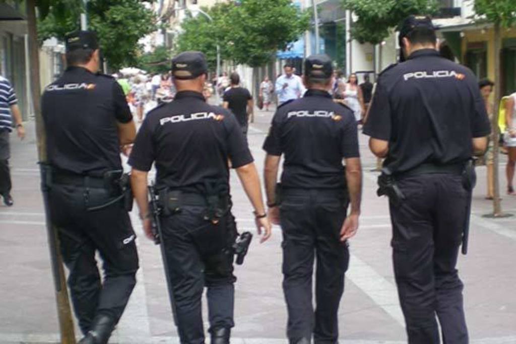 La Policía Nacional detiene a dos hombres por robar a punta de escopeta en Badajoz