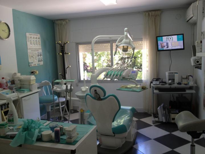 Clinica Dental Dra. Yolanda Romero GABINETE Nº 1 CON LASERVISIOGRAFIA Y CAMARA INTRAORAL