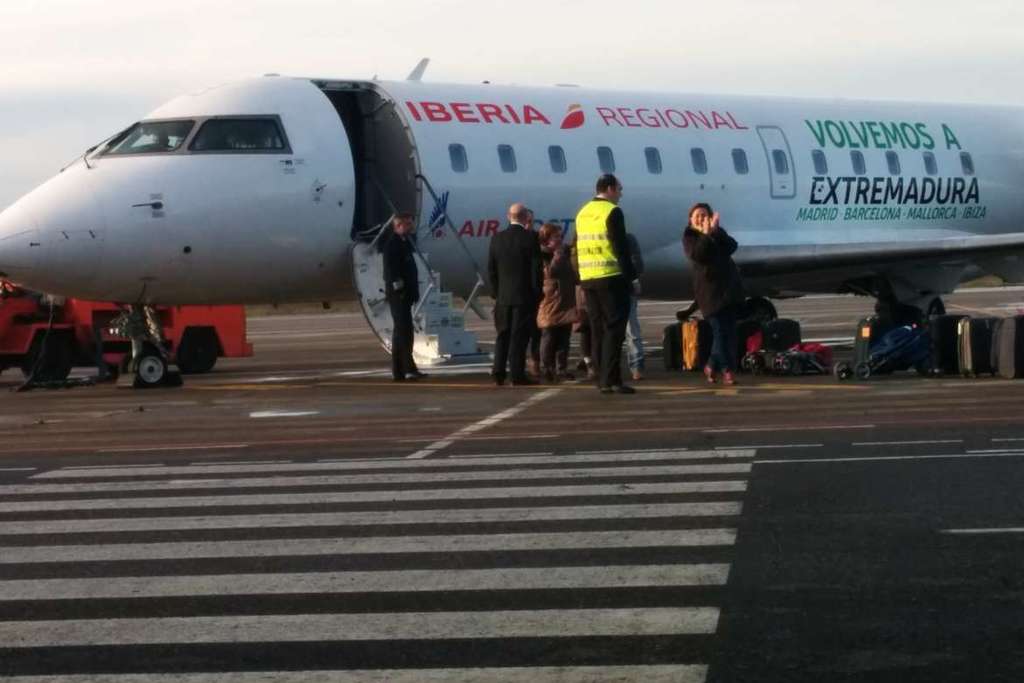 Extremadura recupera el tráfico aéreo a Madrid y Barcelona