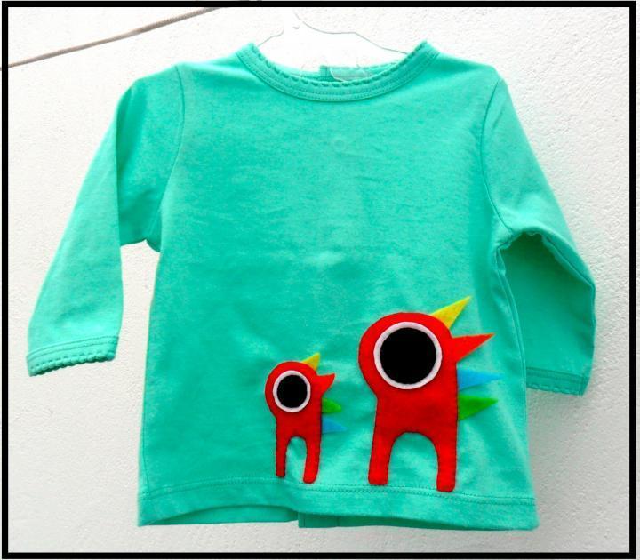 Camisetas Niños/as Monigotes rojos con cresta de colores