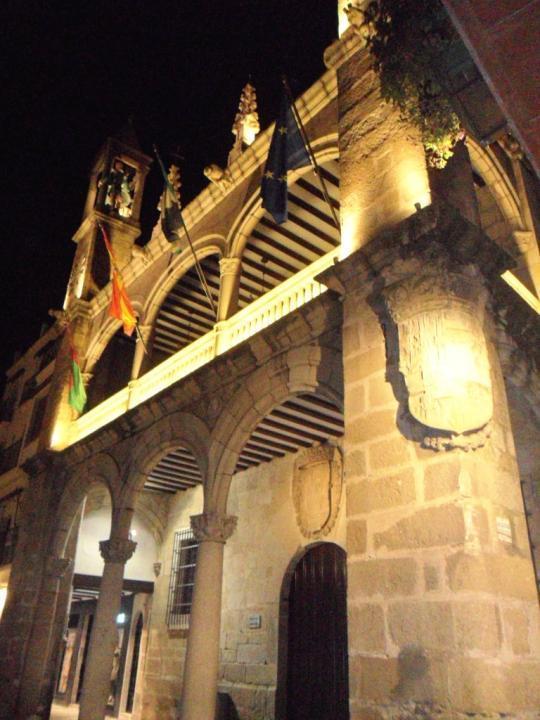 Plaza Mayor de Plasencia,de noche. 910b_3571
