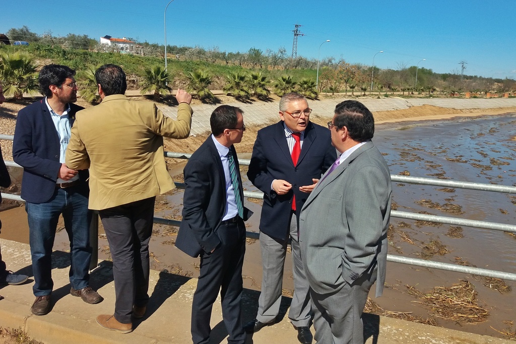 El presidente de la Diputación pacense asiste en Almendral a las primeras Jornadas del Olivar y el Aceite de Oliva Ecológico