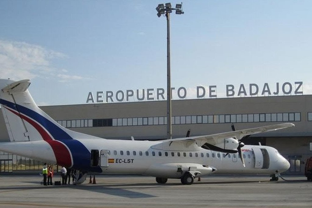 Los usuarios del Imserso podrán utilizar por primera vez vuelos desde el aeropuerto de Badajoz