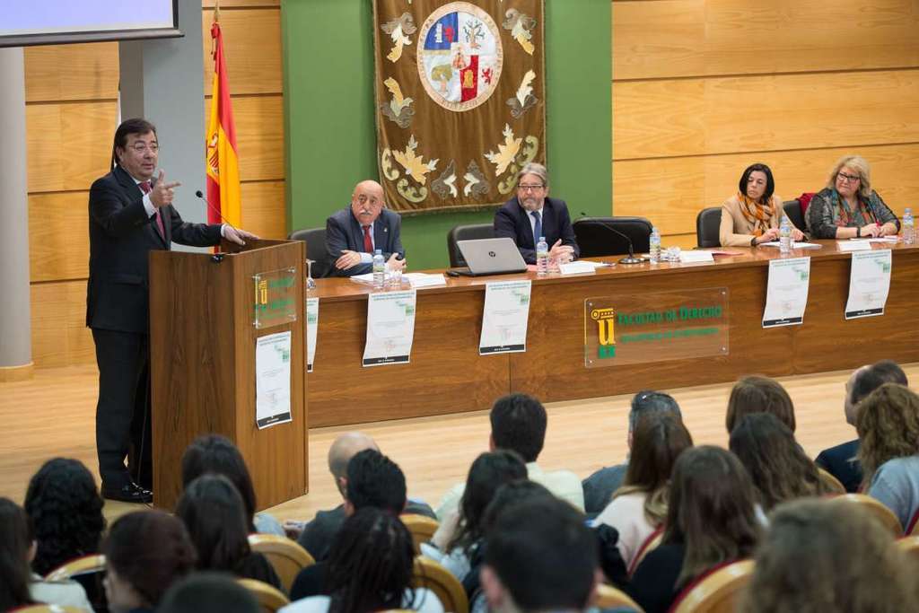 Fernández Vara defiende la labor de mediación y de arbitraje como solución a los conflictos