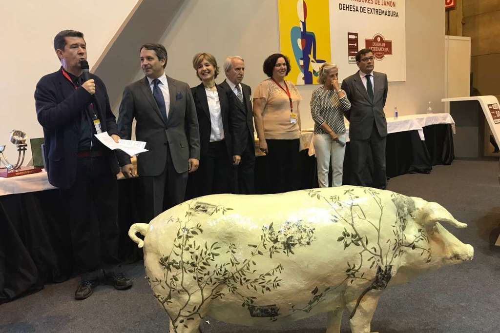 Begoña García asiste a la inauguración del 'Salón del Gurmet' con una importante presencia del sector agroalimentario extremeño