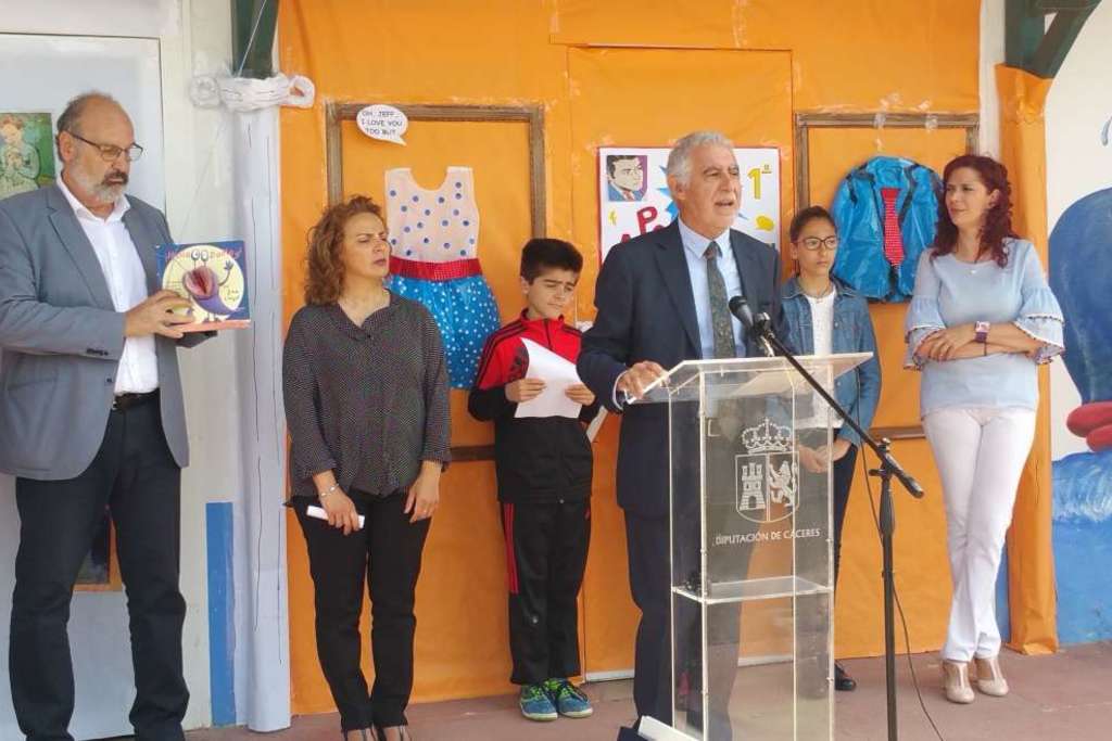 Rodríguez de la Cruz anima a los centros a participar en programas como ‘Save the Children’ para contribuir a crear un mundo más solidario