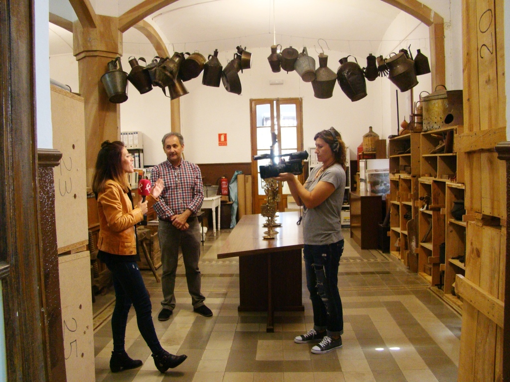 El programa "Vive la Tarde Extremadura" visita nuestros almacenes