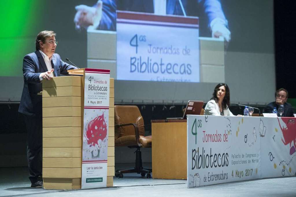 Fernández Vara vincula el futuro de la región con la labor desarrollada en las bibliotecas y las escuelas