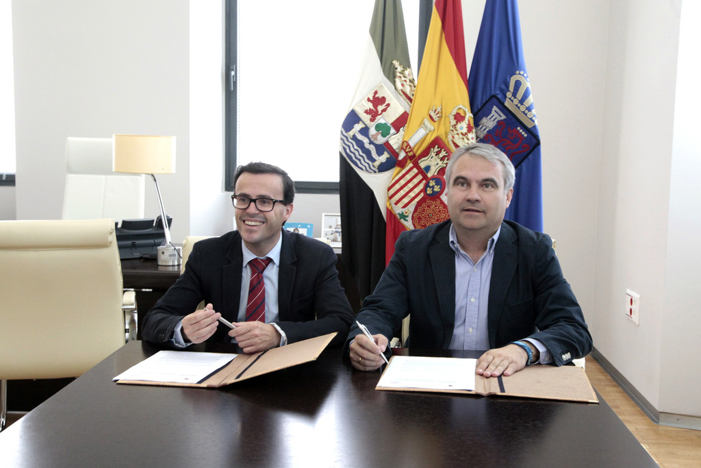 Convenio entre la Diputación y el Ayuntamiento de Badajoz para compartir la fibra óptica municipal