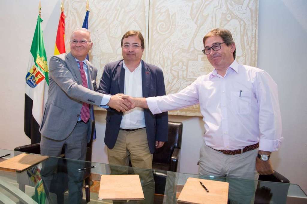 Vara apoya el contrato de Ibertabaco con la compañía Deltafina que comprará tabaco extremeño en los próximos tres años