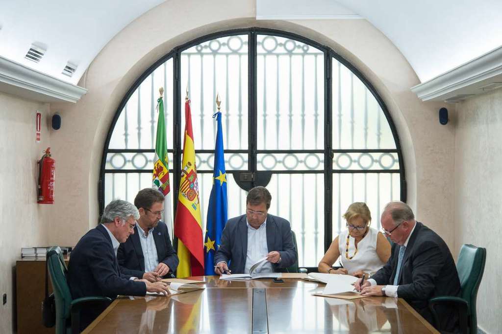 La Junta de Extremadura firma un Protocolo para el Aprovechamiento Sostenible de los Espacios Forestales
