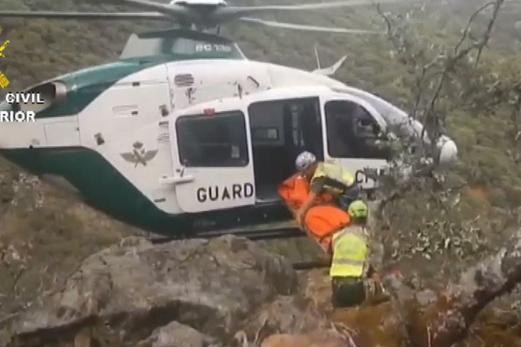 La Guardia Civil rescata en Madrigal de la Vera a una senderista accidentada