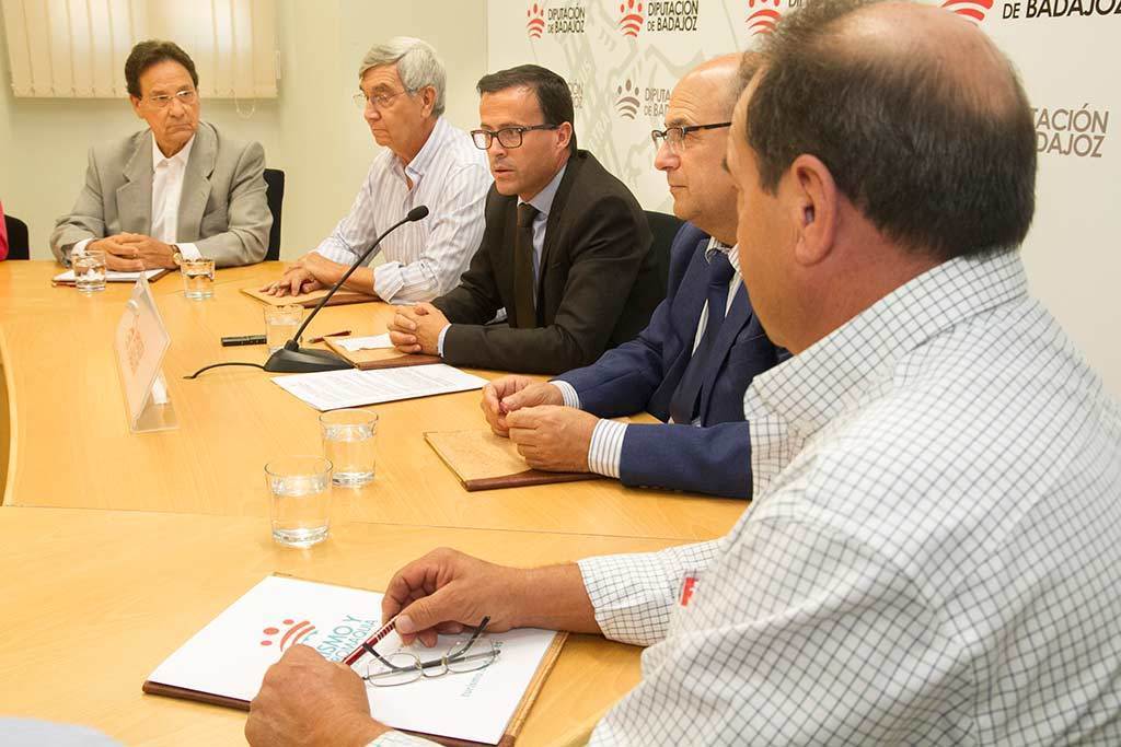 Firmado el convenio anual entre la Diputación de Badajoz y las Denominaciones de Origen Protegidas
