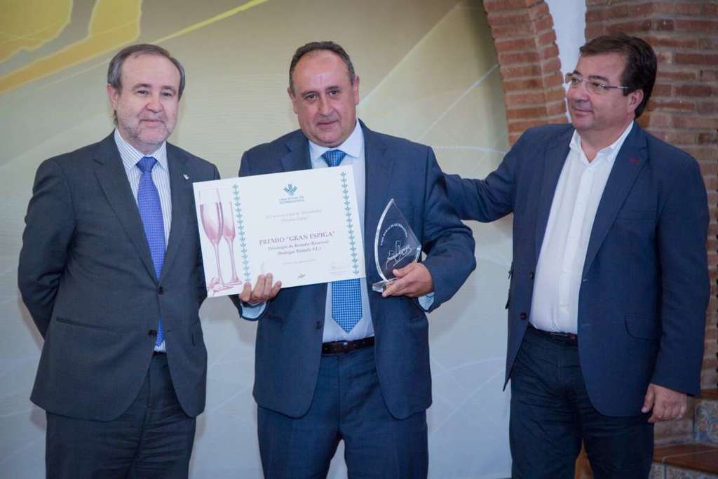 Fernández Vara destaca la calidad de los productos de Extremadura en la entrega de los premios 'Espiga'