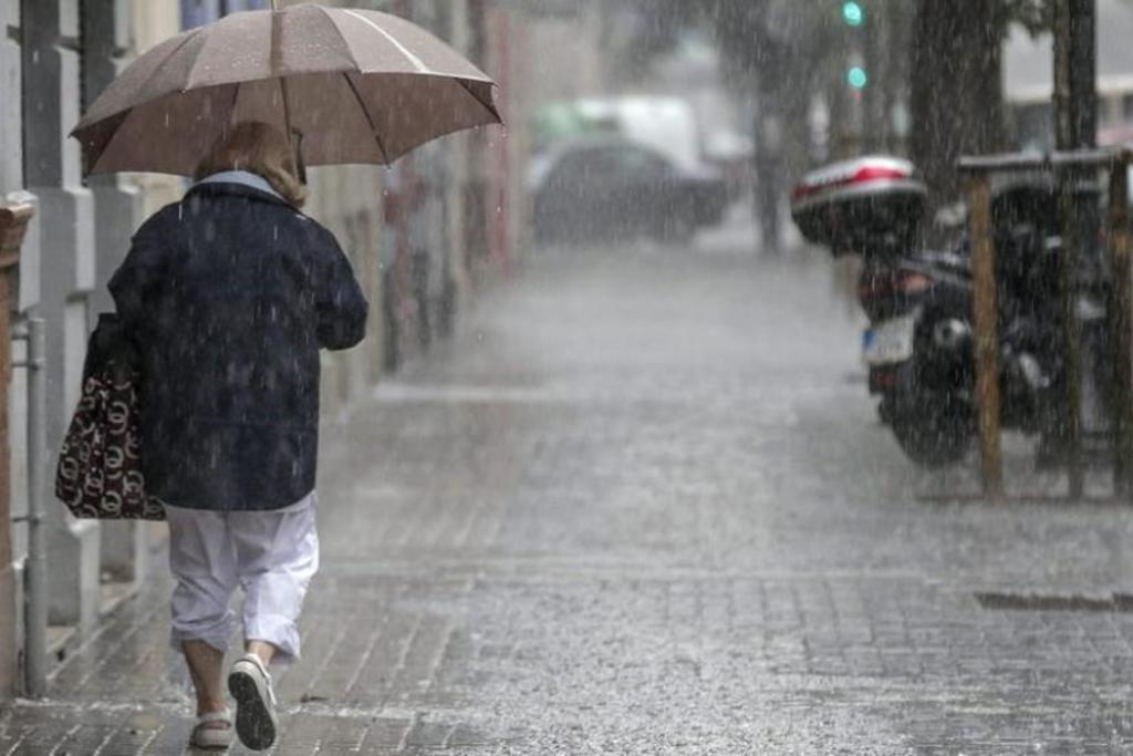 El 112 Extremadura amplía la alerta amarilla por lluvias en casi toda la región y la activa por tormentas en Vegas del Guadiana