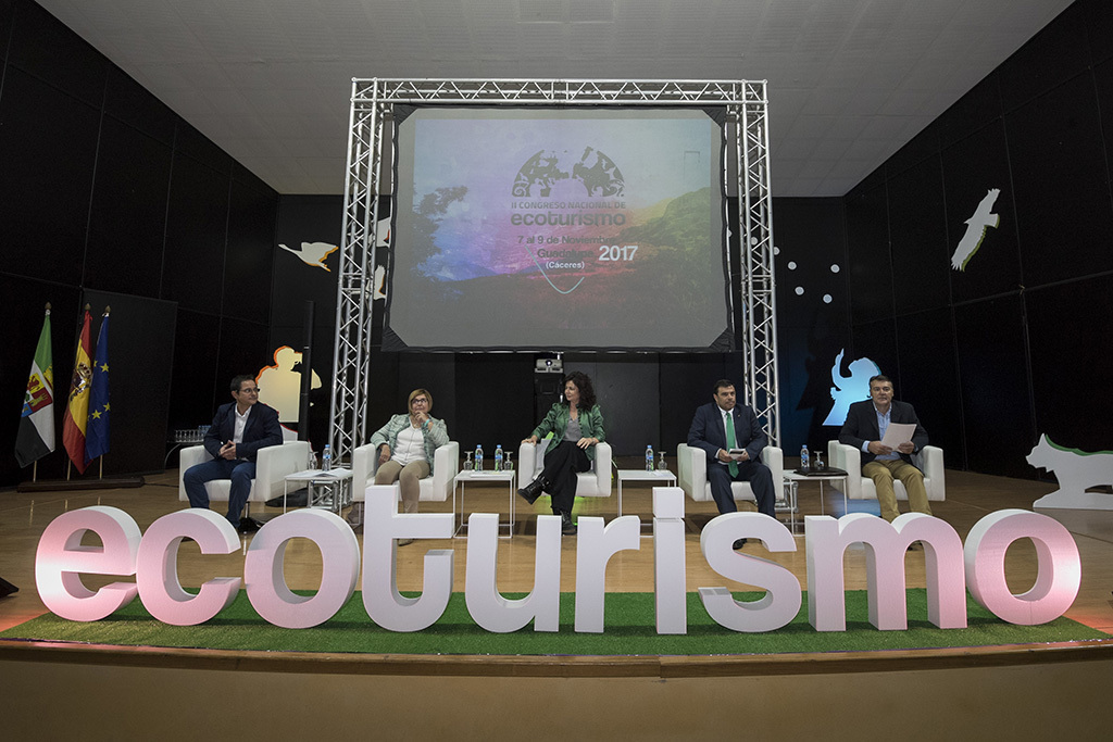 Cordero insta a trabajar conjuntamente en el ecoturismo como recurso contra el despoblamiento