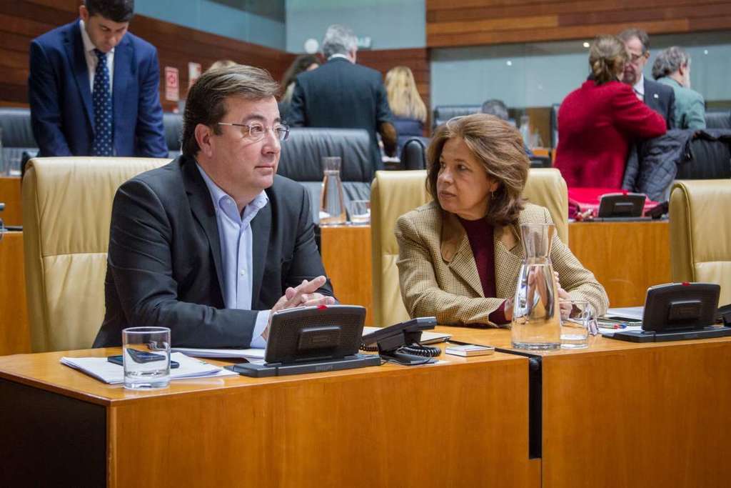 Fernández Vara destaca que la Junta de Extremadura apoyará la implantación de empresas en la región para que el sector industrial gane peso