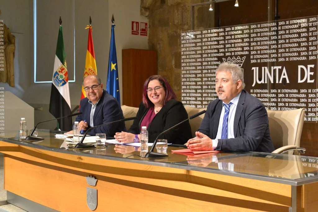 La Junta de Extremadura reconocerá en 2018 a los miembros del Infoex en la categoría de bomberos forestales