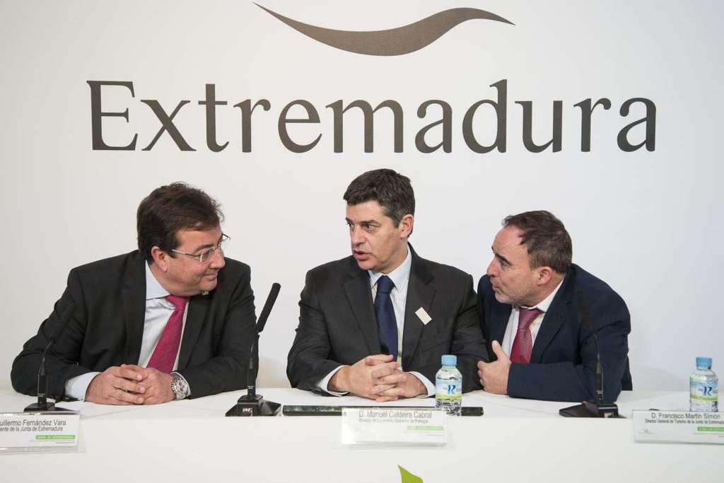 Fernández Vara aboga por la cooperación transfronteriza en materia de turismo entre Extremadura y Portugal