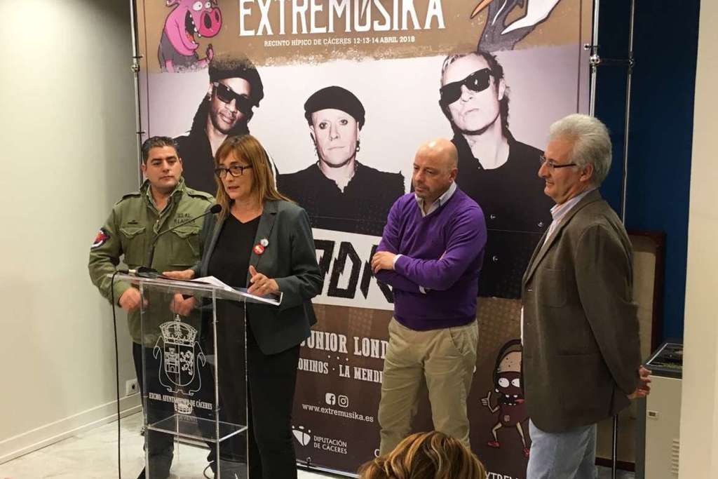 La directora del CEMART asiste a la presentación de los cabezas de cartel de Extremúsika 2018