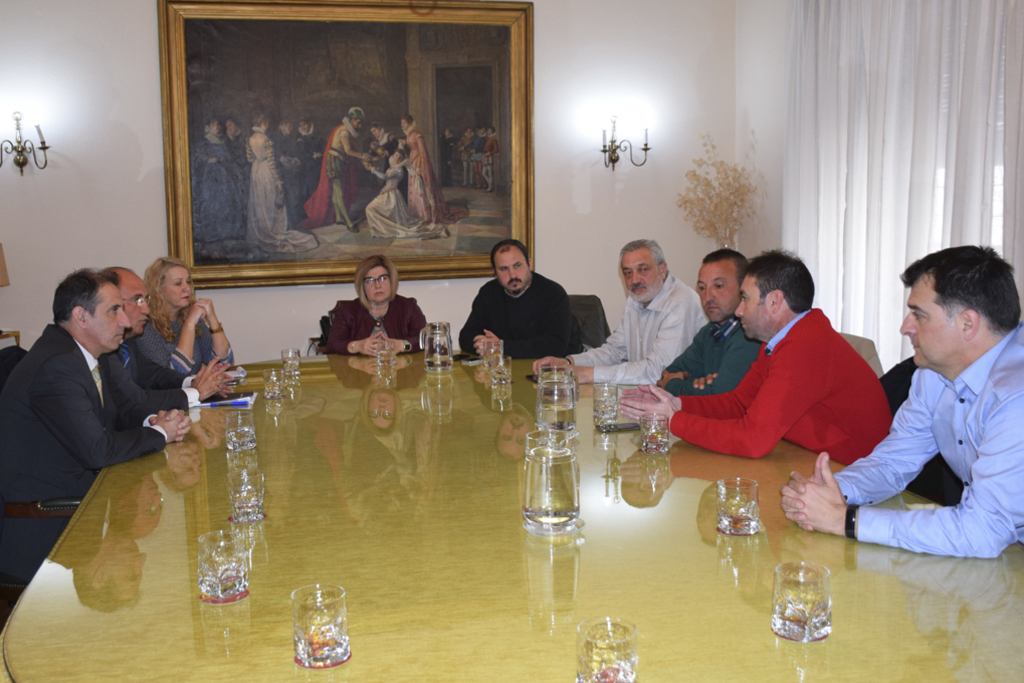La Diputación de Cáceres propicia una reunión entre Liberbank y ayuntamientos en la que se ha conseguido retomar el diálogo