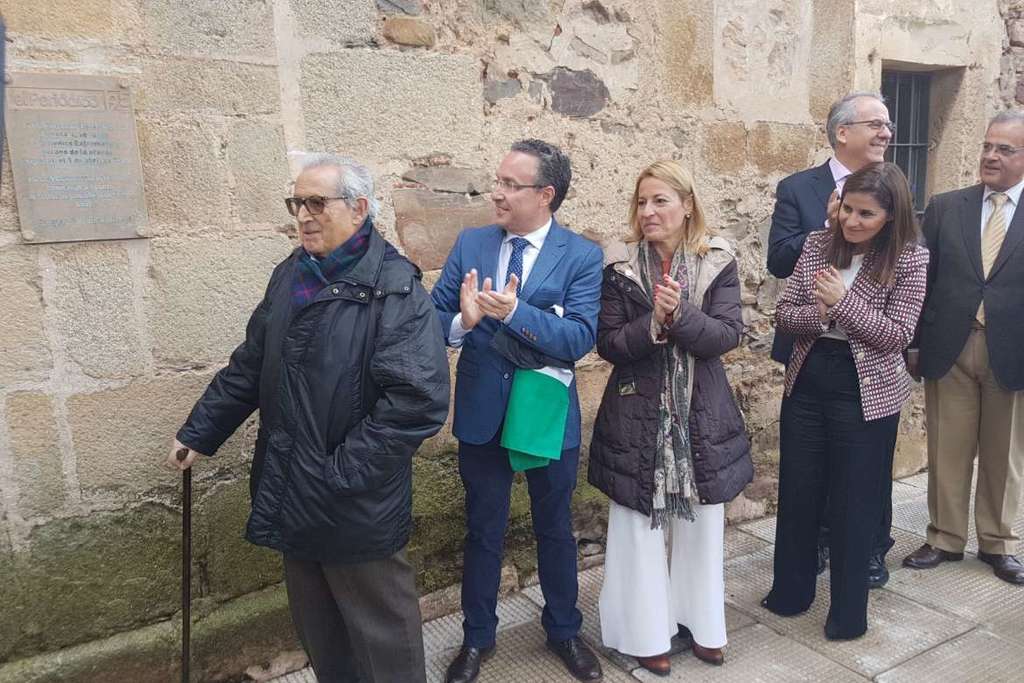 Gil Rosiña aboga por unos medios de comunicación fuertes y libres para que Extremadura funcione con absoluta normalidad democrática
