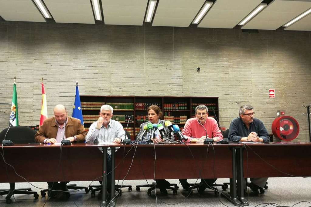Junta de Extremadura y agentes sociales firman el acuerdo para el abono de la carrera profesional