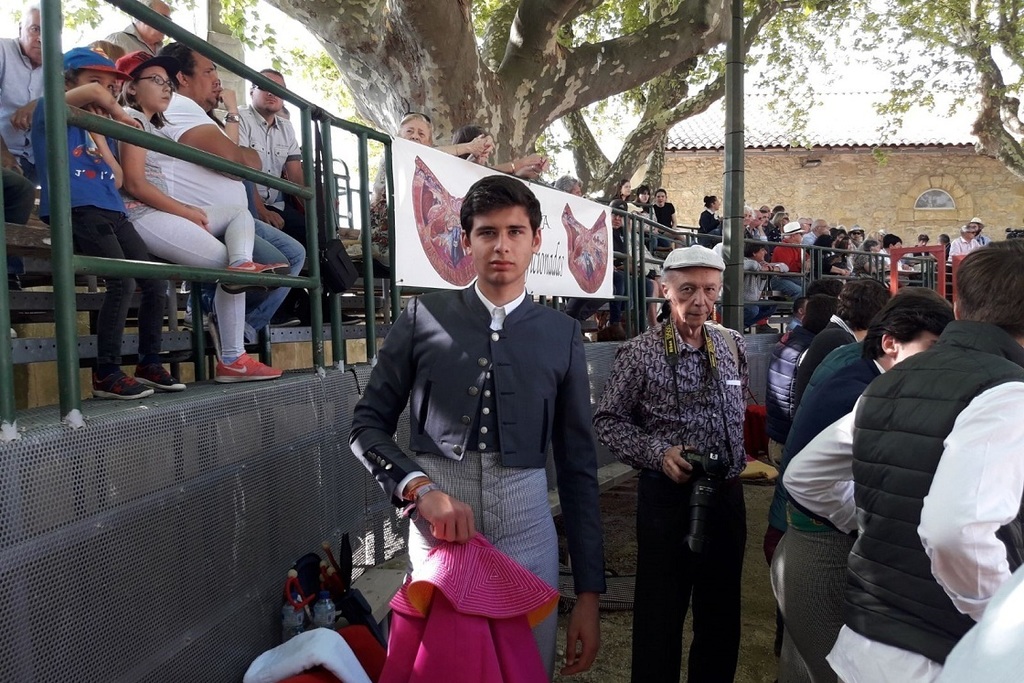 Alejandro Rivero, alumno de la Escuela Taurina de la Diputación de Badajoz, ganador del Bolsín Métropole de Nimes