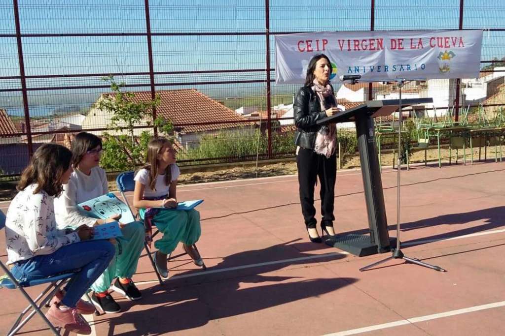 Esther Gutiérrez destaca el apoyo de la Junta de Extremadura a la escuela rural